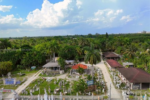 Commercial property in Miami, Florida № 1896594 - photo 2