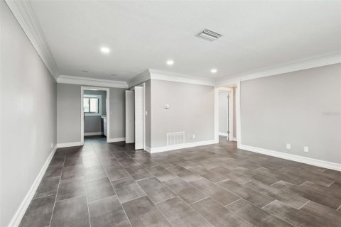 Apartamento en alquiler en Belleair Bluffs, Florida, 1 dormitorio, 69.68 m2 № 1679372 - foto 8