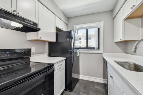 Apartamento en alquiler en Belleair Bluffs, Florida, 1 dormitorio, 69.68 m2 № 1679372 - foto 14