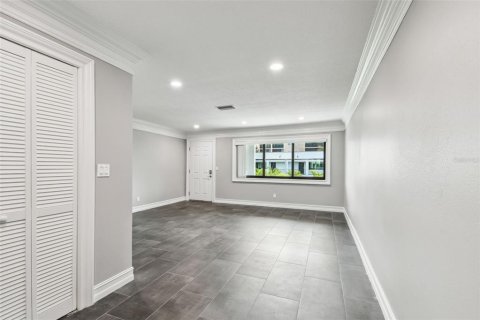 Apartamento en alquiler en Belleair Bluffs, Florida, 1 dormitorio, 69.68 m2 № 1679372 - foto 12