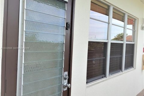 Copropriété à louer à Boca Raton, Floride: 1 chambre, 66.89 m2 № 2154264 - photo 2