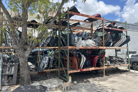 Propiedad comercial en venta en Miami, Florida № 1934134 - foto 10