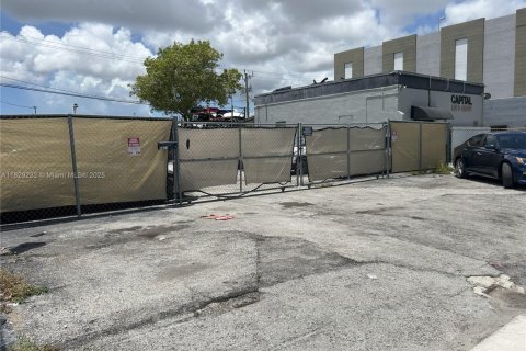 Propiedad comercial en venta en Miami, Florida № 1934134 - foto 12