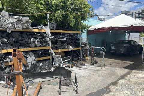 Propiedad comercial en venta en Miami, Florida № 1934134 - foto 7
