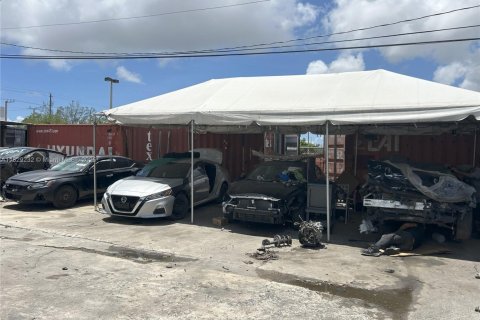 Propiedad comercial en venta en Miami, Florida № 1934134 - foto 8