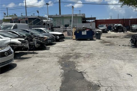 Propiedad comercial en venta en Miami, Florida № 1934134 - foto 11