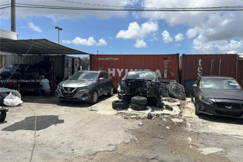 Propiedad comercial en venta en Miami, Florida № 1934134 - foto 9