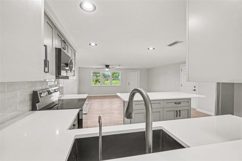House in Venice, Florida 2 bedrooms, 111.76 sq.m. № 2350186 - photo 18