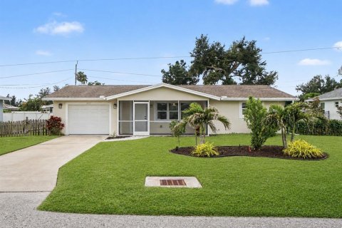 House in Venice, Florida 2 bedrooms, 111.76 sq.m. № 2350186