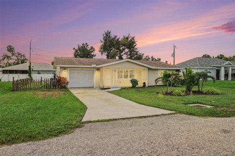 House in Venice, Florida 2 bedrooms, 111.76 sq.m. № 2350186 - photo 4