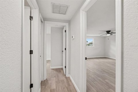 House in Venice, Florida 2 bedrooms, 111.76 sq.m. № 2350186 - photo 24