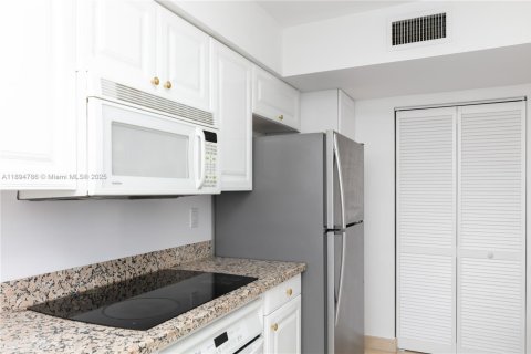 Купить кондоминиум в Авентура, Флорида 2 спальни, 126.44м2, № 1947192 - фото 21
