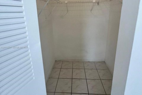 Condo in Sweetwater, Florida, 2 bedrooms  № 2075303 - photo 7