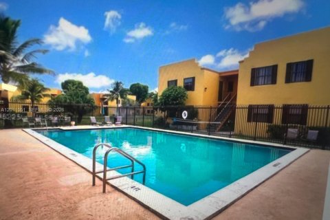 Condo in Sweetwater, Florida, 2 bedrooms  № 2075303 - photo 14