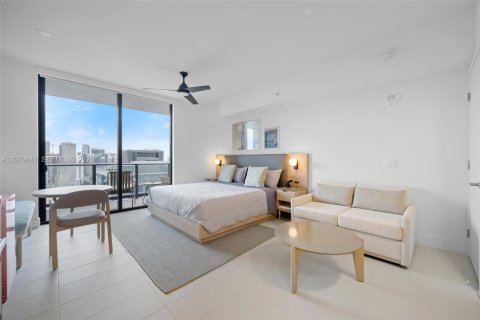 Estudio en el Condominio en Miami, Florida  № 2339941