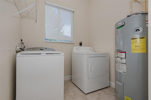 House in Palmetto Bay, Florida 4 bedrooms, 209.4 sq.m. № 1463101 - photo 27