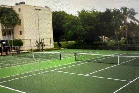 Condo in Miami, Florida, 1 bedroom  № 1934695 - photo 9