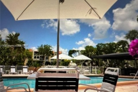 Condo in Miami, Florida, 1 bedroom  № 1934695 - photo 13