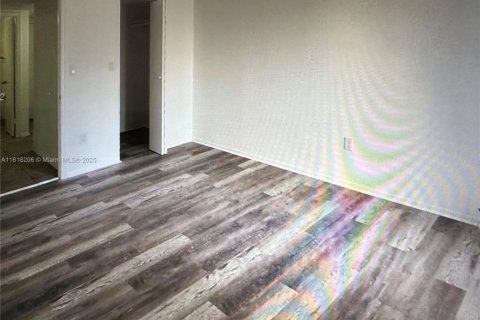 Condo in Miami, Florida, 1 bedroom  № 1934695 - photo 4