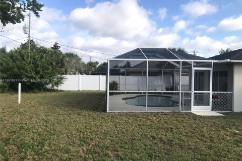 House in Cape Coral, Florida 3 bedrooms, 111.95 sq.m. № 1834381 - photo 17