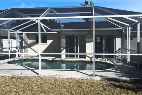 House in Cape Coral, Florida 3 bedrooms, 111.95 sq.m. № 1834381 - photo 18