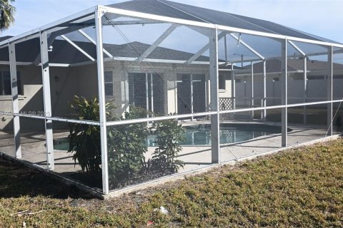 House in Cape Coral, Florida 3 bedrooms, 111.95 sq.m. № 1834381 - photo 28