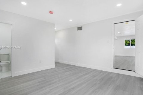 House in Miami Gardens, Florida 4 bedrooms, 188.68 sq.m. № 2030517 - photo 21