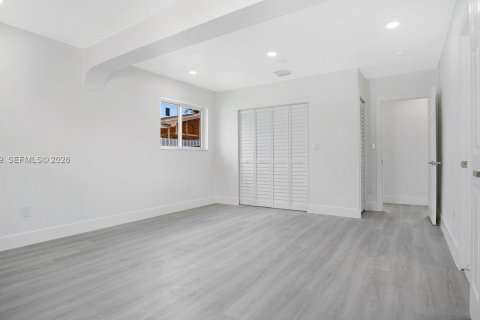 House in Miami Gardens, Florida 4 bedrooms, 188.68 sq.m. № 2030517 - photo 23