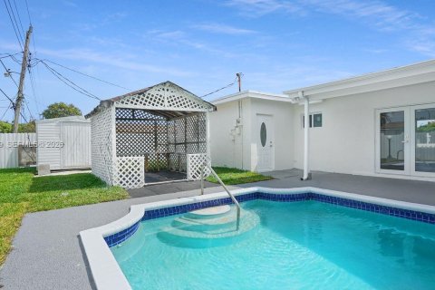 House in Miami Gardens, Florida 4 bedrooms, 188.68 sq.m. № 2030517 - photo 28