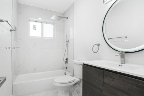 House in Miami Gardens, Florida 4 bedrooms, 188.68 sq.m. № 2030517 - photo 14