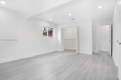 House in Miami Gardens, Florida 4 bedrooms, 188.68 sq.m. № 2030517 - photo 15