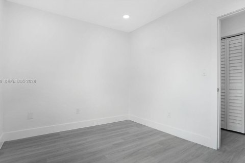 House in Miami Gardens, Florida 4 bedrooms, 188.68 sq.m. № 2030517 - photo 22