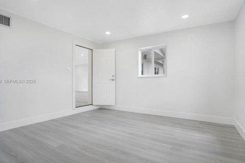 House in Miami Gardens, Florida 4 bedrooms, 188.68 sq.m. № 2030517 - photo 19