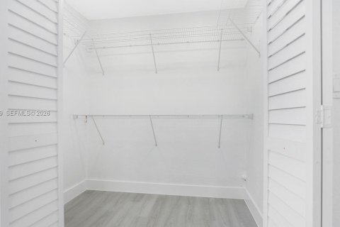 House in Miami Gardens, Florida 4 bedrooms, 188.68 sq.m. № 2030517 - photo 17