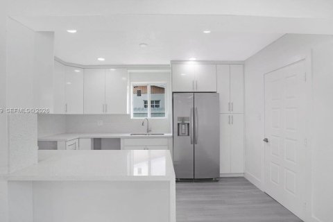 House in Miami Gardens, Florida 4 bedrooms, 188.68 sq.m. № 2030517 - photo 9