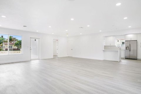 House in Miami Gardens, Florida 4 bedrooms, 188.68 sq.m. № 2030517 - photo 3