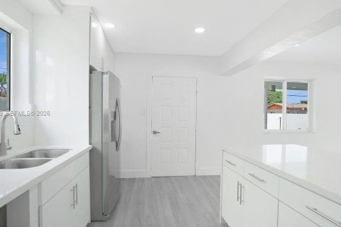 House in Miami Gardens, Florida 4 bedrooms, 188.68 sq.m. № 2030517 - photo 10