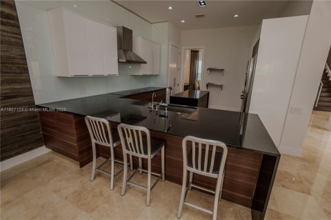 Casa en venta en Hollywood, Florida, 5 dormitorios, 400.87 m2 № 1890434 - foto 8