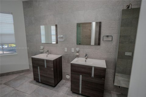 Casa en venta en Hollywood, Florida, 5 dormitorios, 400.87 m2 № 1890434 - foto 27