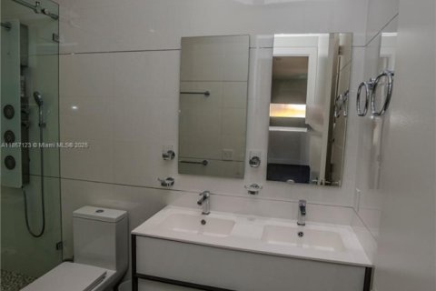 Casa en venta en Hollywood, Florida, 5 dormitorios, 400.87 m2 № 1890434 - foto 19