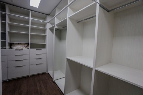 Casa en venta en Hollywood, Florida, 5 dormitorios, 400.87 m2 № 1890434 - foto 25