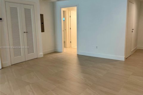 Condo in Bay Harbor Islands, Florida, 3 bedrooms  № 1945180 - photo 5