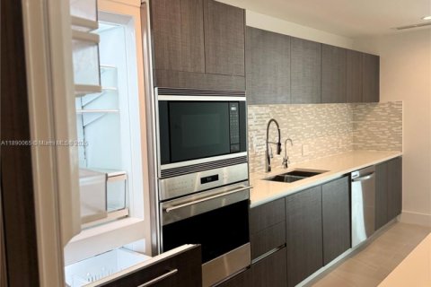 Condo in Bay Harbor Islands, Florida, 3 bedrooms  № 1945180 - photo 12