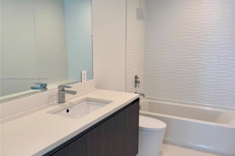 Condo in Bay Harbor Islands, Florida, 3 bedrooms  № 1945180 - photo 9