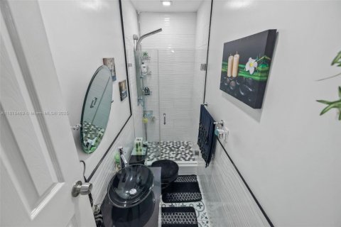 House in Miami, Florida 2 bedrooms, 86.96 sq.m. № 1896193 - photo 16