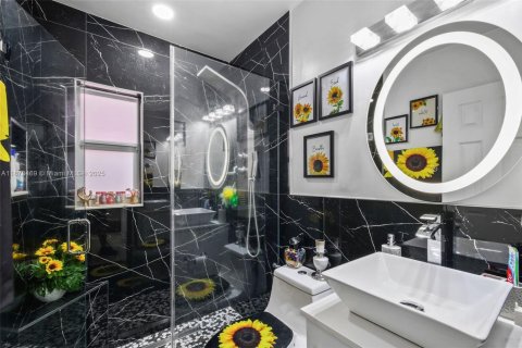 House in Miami, Florida 2 bedrooms, 86.96 sq.m. № 1896193 - photo 19