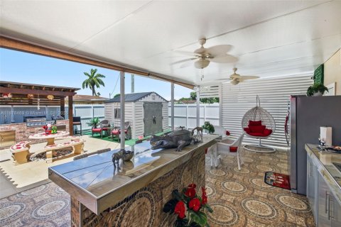 House in Miami, Florida 2 bedrooms, 86.96 sq.m. № 1896193 - photo 20