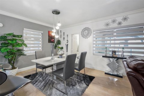 House in Miami, Florida 2 bedrooms, 86.96 sq.m. № 1896193 - photo 13