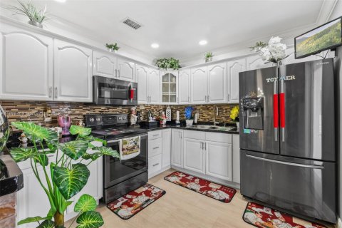 House in Miami, Florida 2 bedrooms, 86.96 sq.m. № 1896193 - photo 15