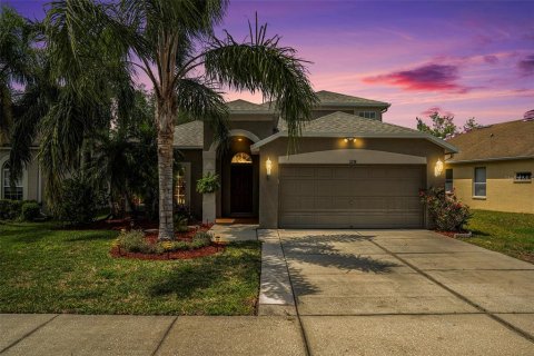 House in Land O' Lakes, Florida 5 bedrooms, 209.96 sq.m. № 2202427
